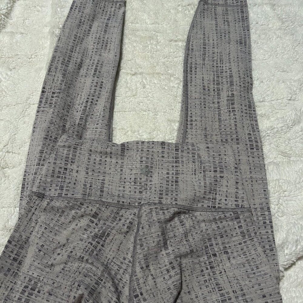 Lululemon Jac Size 4 25" inseam - Picture 2 of 2